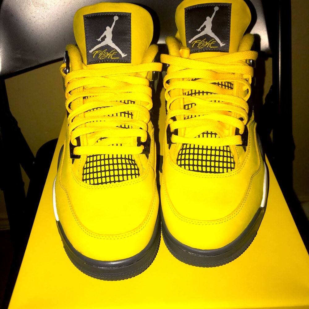Jordan 4 lighting Size 10.5M